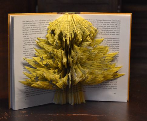Bucher schneiden Buch falten Weihnachtsbaum